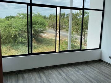 VENDO CASA DE DOS PISOS EN ESTRENO CERCA A PARQUE EN LA ENTRADA DE BOULEVARD PARK PLAZA