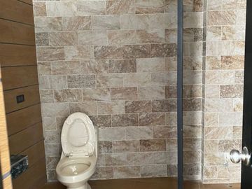 VENDO CASA DE DOS PISOS EN ESTRENO CERCA A PARQUE EN LA ENTRADA DE BOULEVARD PARK PLAZA