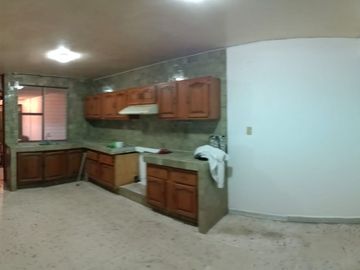 CASA EN VENTA CHAPULTEPEC ORIENTE - 6 REC A DOS CUADRAS BLVD GARCIA DE LEON