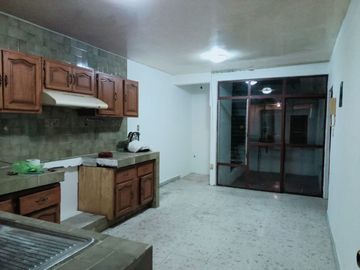 CASA EN VENTA CHAPULTEPEC ORIENTE - 6 REC A DOS CUADRAS BLVD GARCIA DE LEON