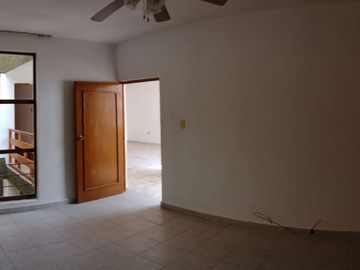 CASA EN VENTA CHAPULTEPEC ORIENTE - 6 REC A DOS CUADRAS BLVD GARCIA DE LEON