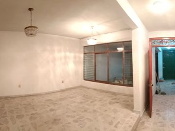 CASA EN VENTA CHAPULTEPEC ORIENTE - 6 REC A DOS CUADRAS BLVD GARCIA DE LEON