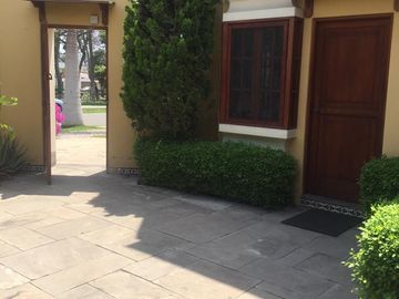 VENDO HERMOSA CASA EN LA MEJOR ZONA DE LA URB. LA FONTANA, MOLINA