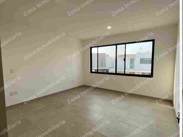 CASA EN VENTA EN RESIDENCIAL LOMBARDIA IRAPUATO