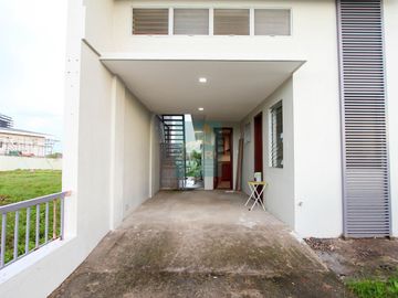 Three Bedrooms Modern-Style House in a Beach Resort
