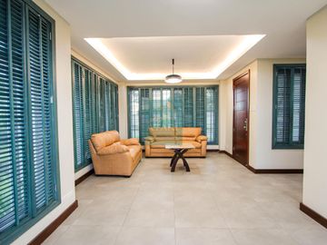 Three Bedrooms Modern-Style House in a Beach Resort