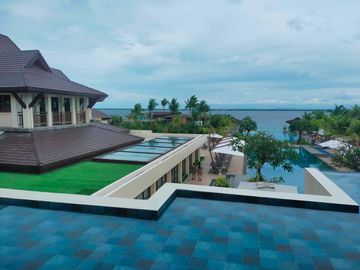 Three Bedrooms Modern-Style House in a Beach Resort