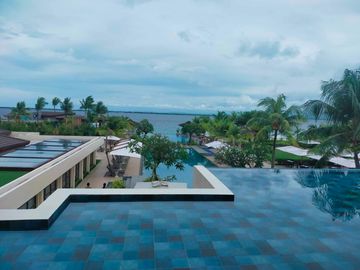 Three Bedrooms Modern-Style House in a Beach Resort