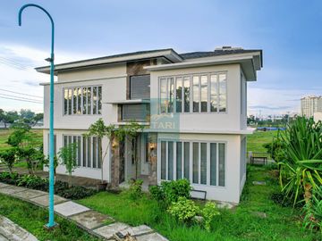 Three Bedrooms Modern-Style House in a Beach Resort