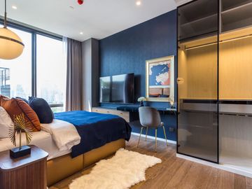 Spacious and modern 1 bedroom freehold condo in Langsuan