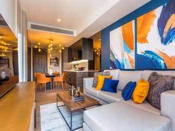 Spacious and modern 1 bedroom freehold condo in Langsuan