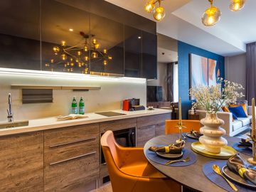 Spacious and modern 1 bedroom freehold condo in Langsuan