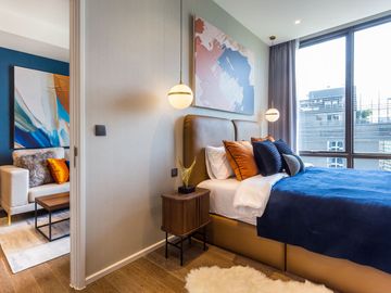 Spacious and modern 1 bedroom freehold condo in Langsuan