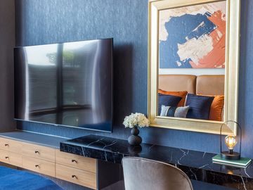 Spacious and modern 1 bedroom freehold condo in Langsuan