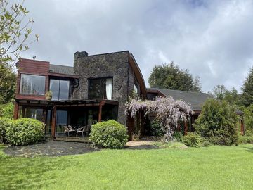 casa de ensueño  con vista panoramica al Lago Villarrica / sector club de campo