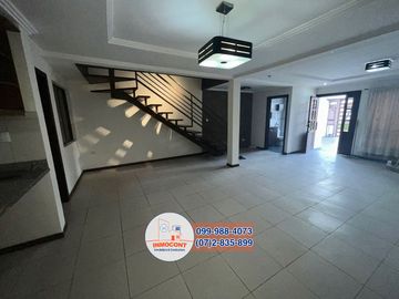 CASA DE 6 DORMITORIOS en venta, Sector Totoracocha C1070