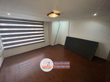 CASA DE 6 DORMITORIOS en venta, Sector Totoracocha C1070