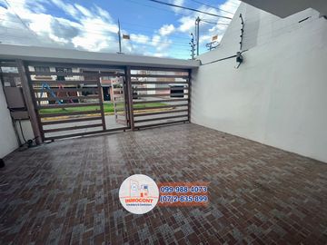 CASA DE 6 DORMITORIOS en venta, Sector Totoracocha C1070