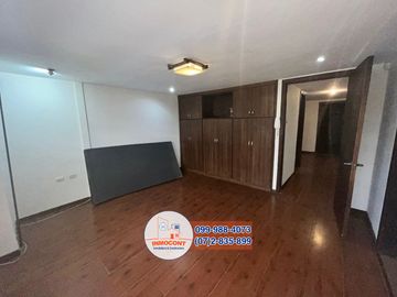 CASA DE 6 DORMITORIOS en venta, Sector Totoracocha C1070