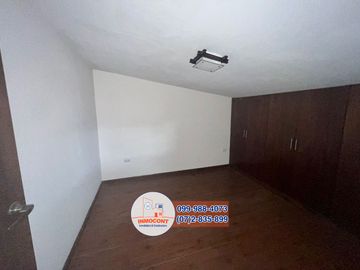 CASA DE 6 DORMITORIOS en venta, Sector Totoracocha C1070