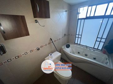 CASA DE 6 DORMITORIOS en venta, Sector Totoracocha C1070