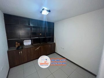 CASA DE 6 DORMITORIOS en venta, Sector Totoracocha C1070