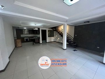 CASA DE 6 DORMITORIOS en venta, Sector Totoracocha C1070