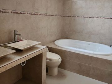 venta casa en juriquilla con alberca departamento independiente