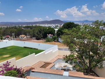 venta casa en juriquilla con alberca departamento independiente