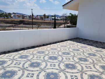 venta casa en juriquilla con alberca departamento independiente