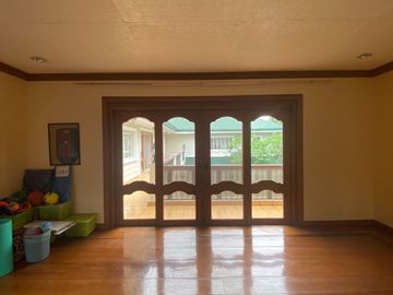 5 Bedroom house for sale at Ayala Alabang