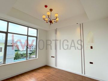 Brand New European Style Townhouses in San Juan City for Sale