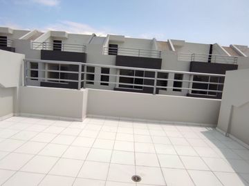 CALDERÓN VENDO CASAS VIP A ESTRENAR