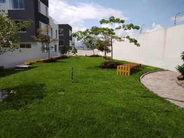 CALDERÓN VENDO CASAS VIP A ESTRENAR