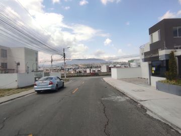CALDERÓN VENDO CASAS VIP A ESTRENAR