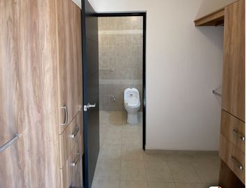 INCREIBLE Y ESPACIOSA CASA MUY CERCA DE ZONA INDUSTRIAL.