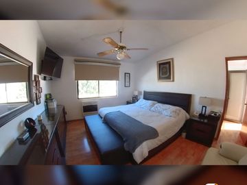 Casa con Alberca y Jacuzzi en Perfectas Condiciones en Av,Himalaya Dentro de Privada segura y silenciosa