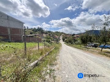 En venta lote esquinero en Jaime Roldos- Loja