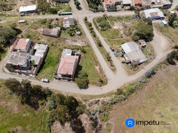 En venta lote esquinero en Jaime Roldos- Loja