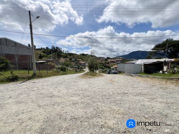 En venta lote esquinero en Jaime Roldos- Loja