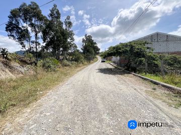 En venta lote esquinero en Jaime Roldos- Loja