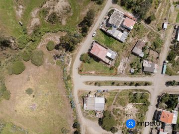 En venta lote esquinero en Jaime Roldos- Loja