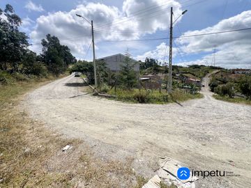 En venta lote esquinero en Jaime Roldos- Loja