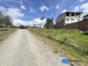 En venta lote esquinero en Jaime Roldos- Loja