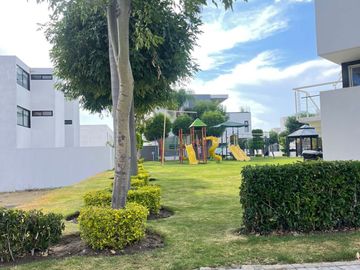 CASA EN VENTA PARQUE NUEVO LEÓN LOMAS DE ANGELÓPOLIS, CERCA DE PLAZAS COMERCIALES SUPERMERCADOS Y ESCUELAS, A UNOS METROS DE NUEVO CHEDRAUI SELECT