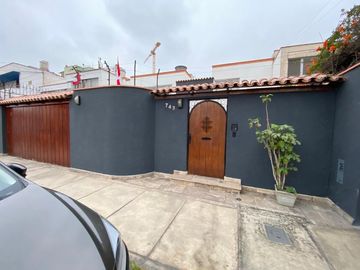 VENTA DE LINDA CASA EN LA AURORA