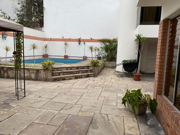VENTA DE LINDA CASA EN LA AURORA