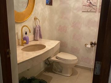 VENTA DE LINDA CASA EN LA AURORA