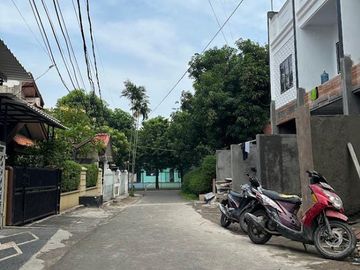 Dijual Rumah Baru 3 Lantai, Kondisi Hampir Jadi (Ready Agustus 2024), Lokasi Strategis Tanjung Duren Jakarta Barat