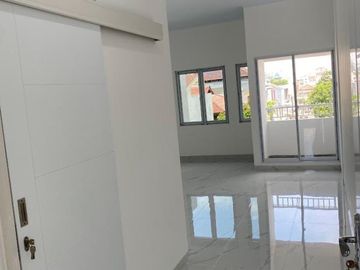 Dijual Rumah Baru 3 Lantai, Kondisi Hampir Jadi (Ready Agustus 2024), Lokasi Strategis Tanjung Duren Jakarta Barat